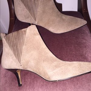 Donald Pliner Beautiful Suede Booties